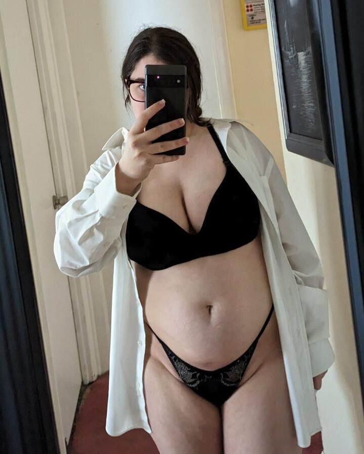 Nerdy pawg lily coño peludo tetas grandes