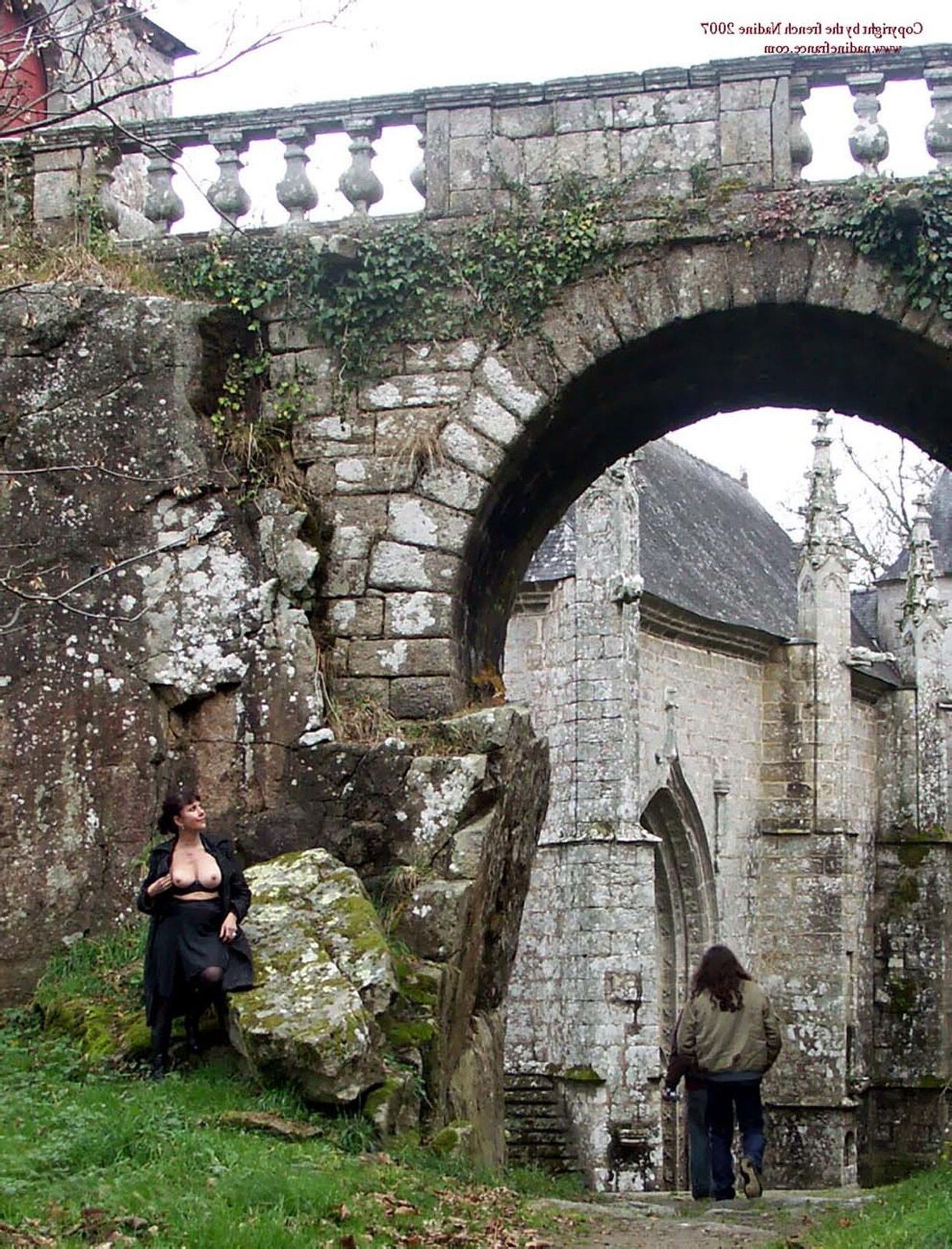 Französische Nadine Sexy French Exhibitionist Cave Chapel