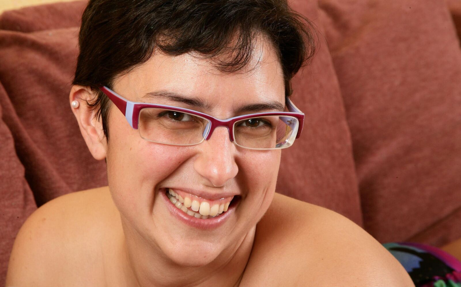 Cora: excitée dans son bikini