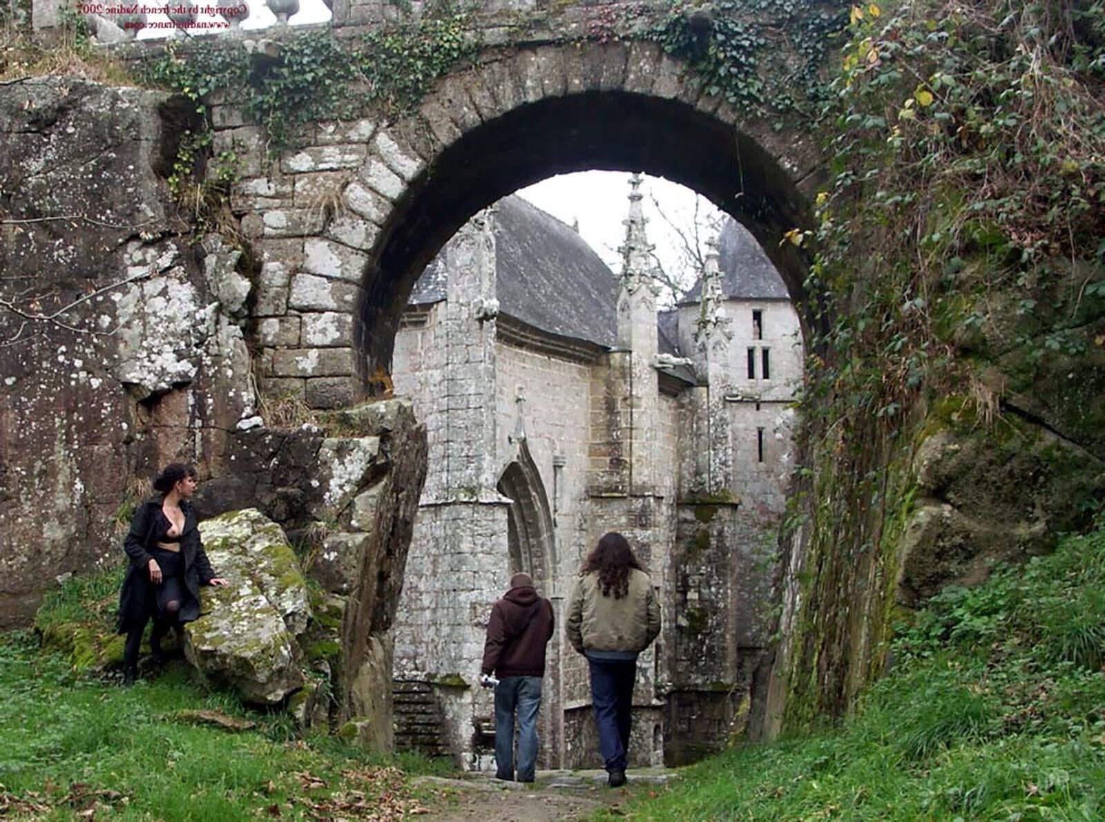 Französische Nadine Sexy French Exhibitionist Cave Chapel