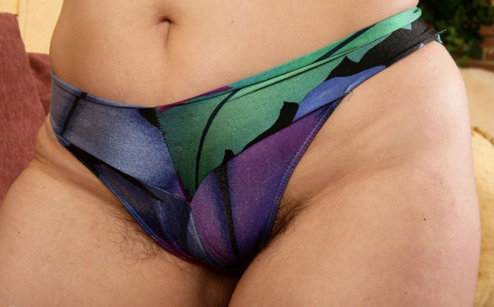 Cora: excitée dans son bikini