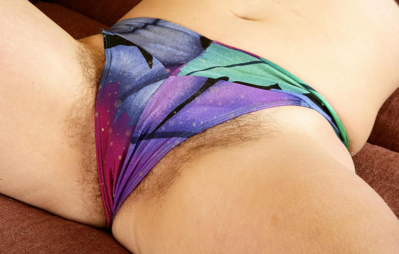 Avery: Happy Bikini Spreder