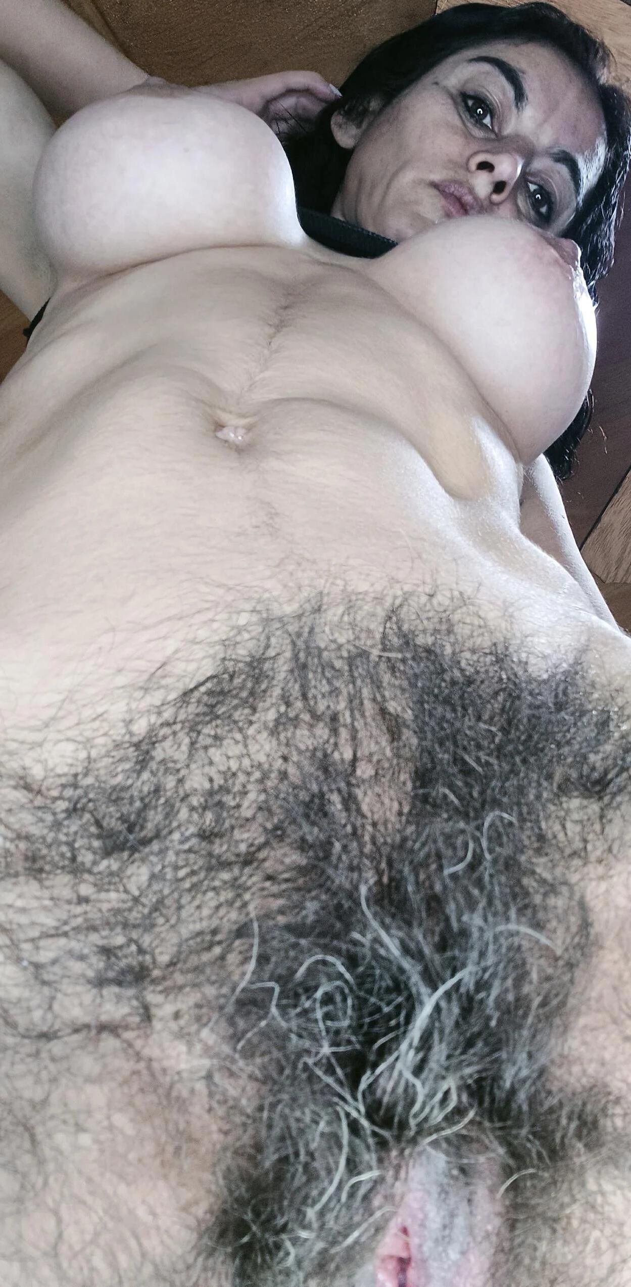Chatte très poilue Veronika
