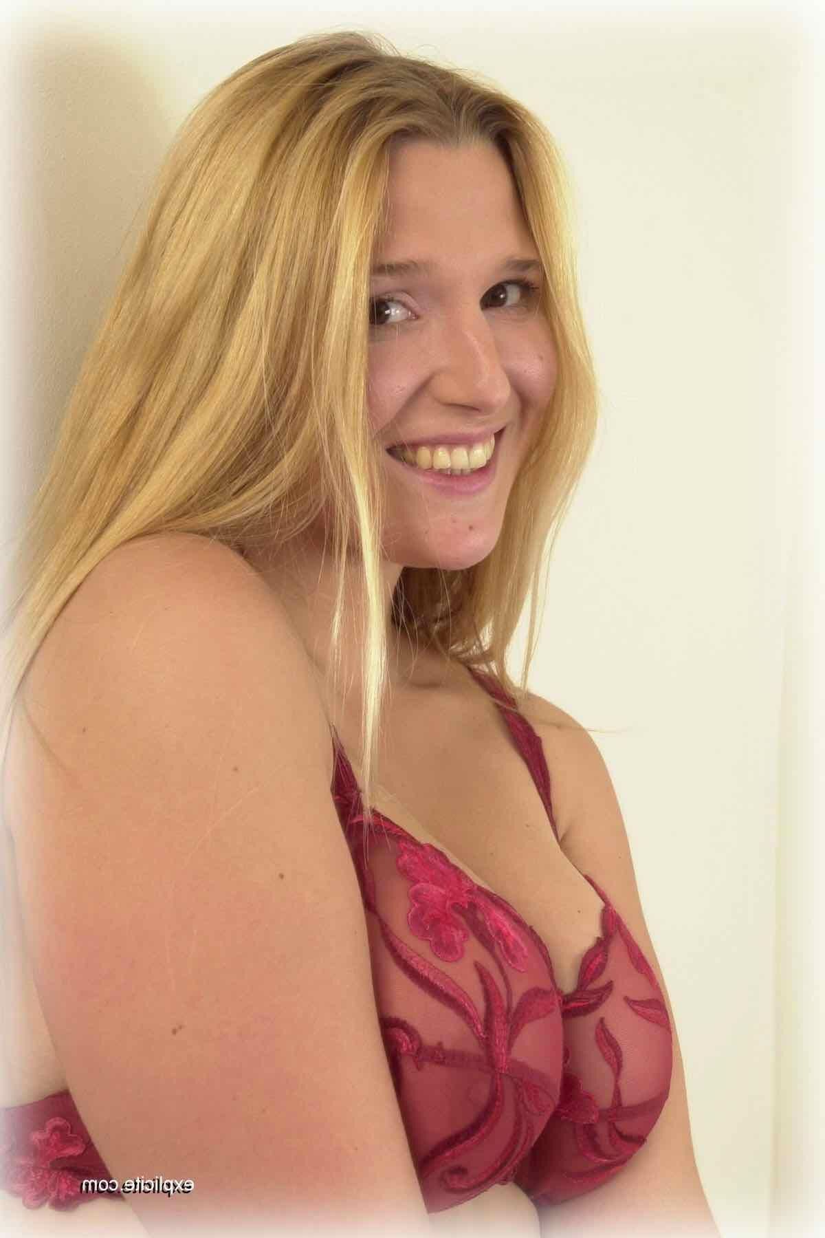 Explicite MANON Toys then the photographers dick