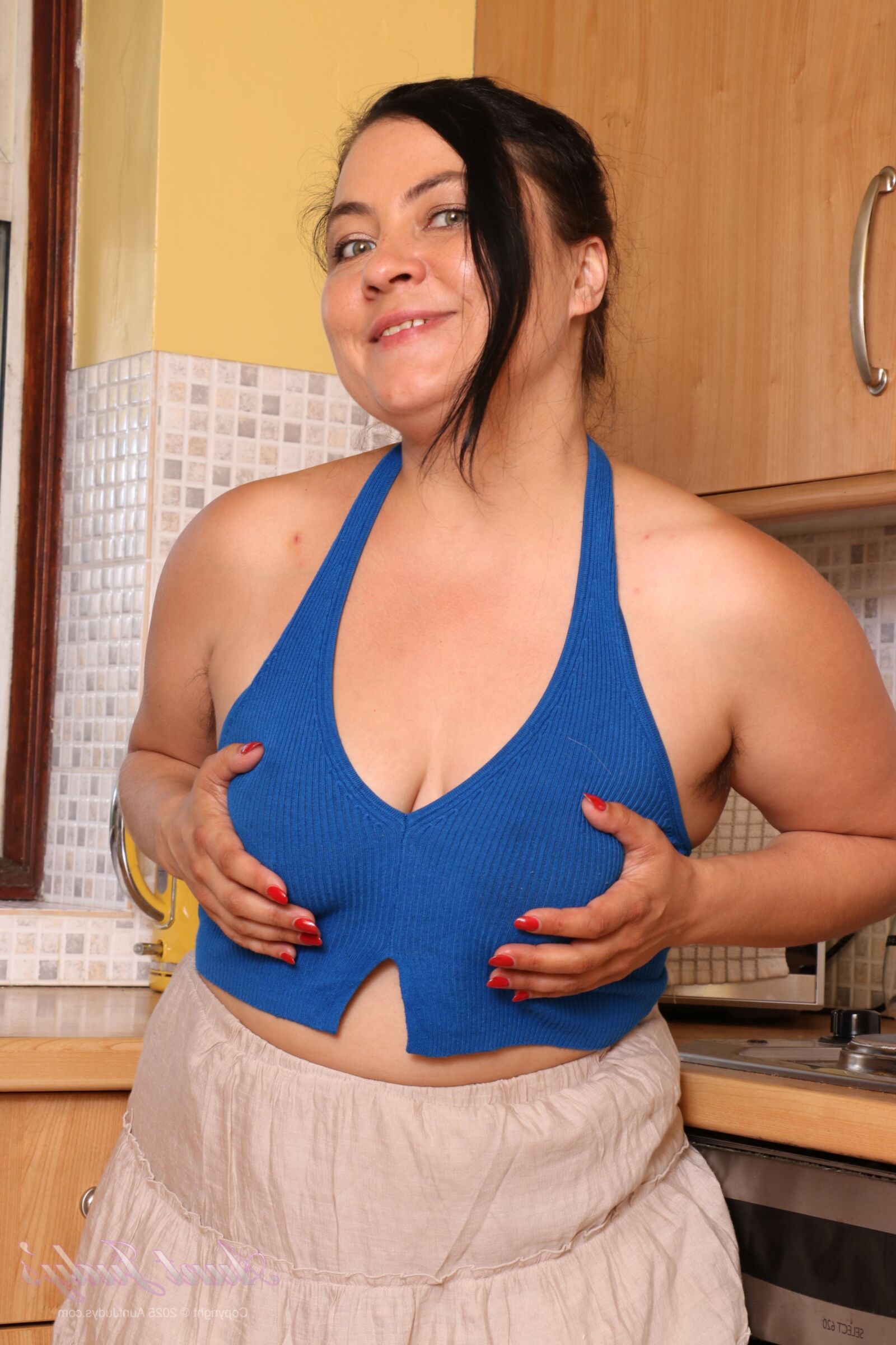 Christina Santes Yo juega para ti en la cocina