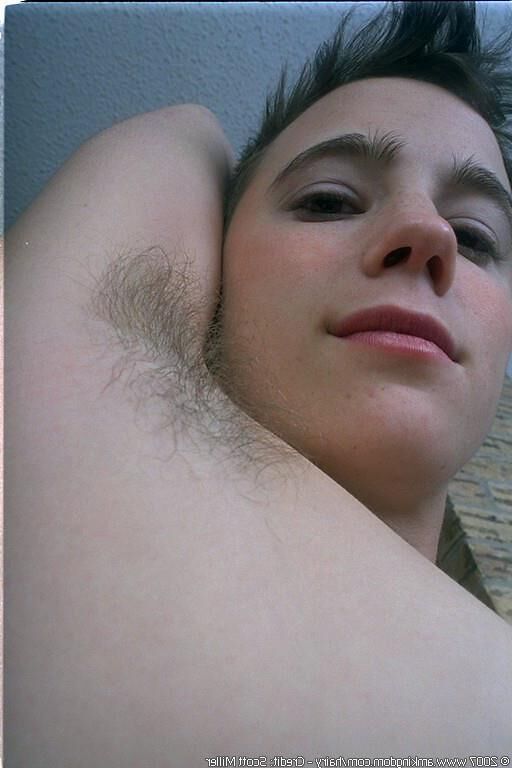 Belleza de marimacho peludo Caitlin