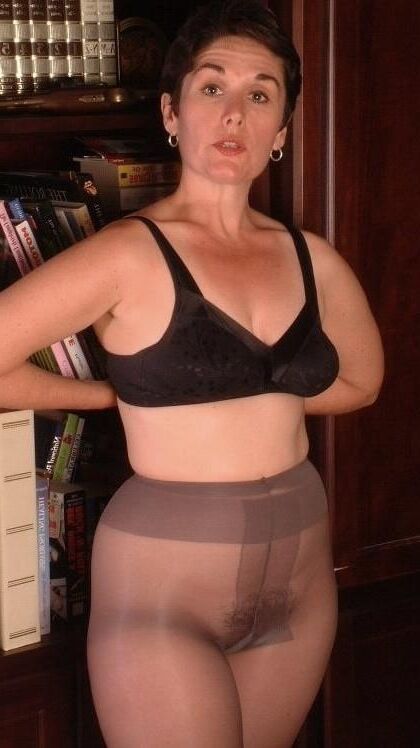 Mary Beth hairy milf in pantyhose