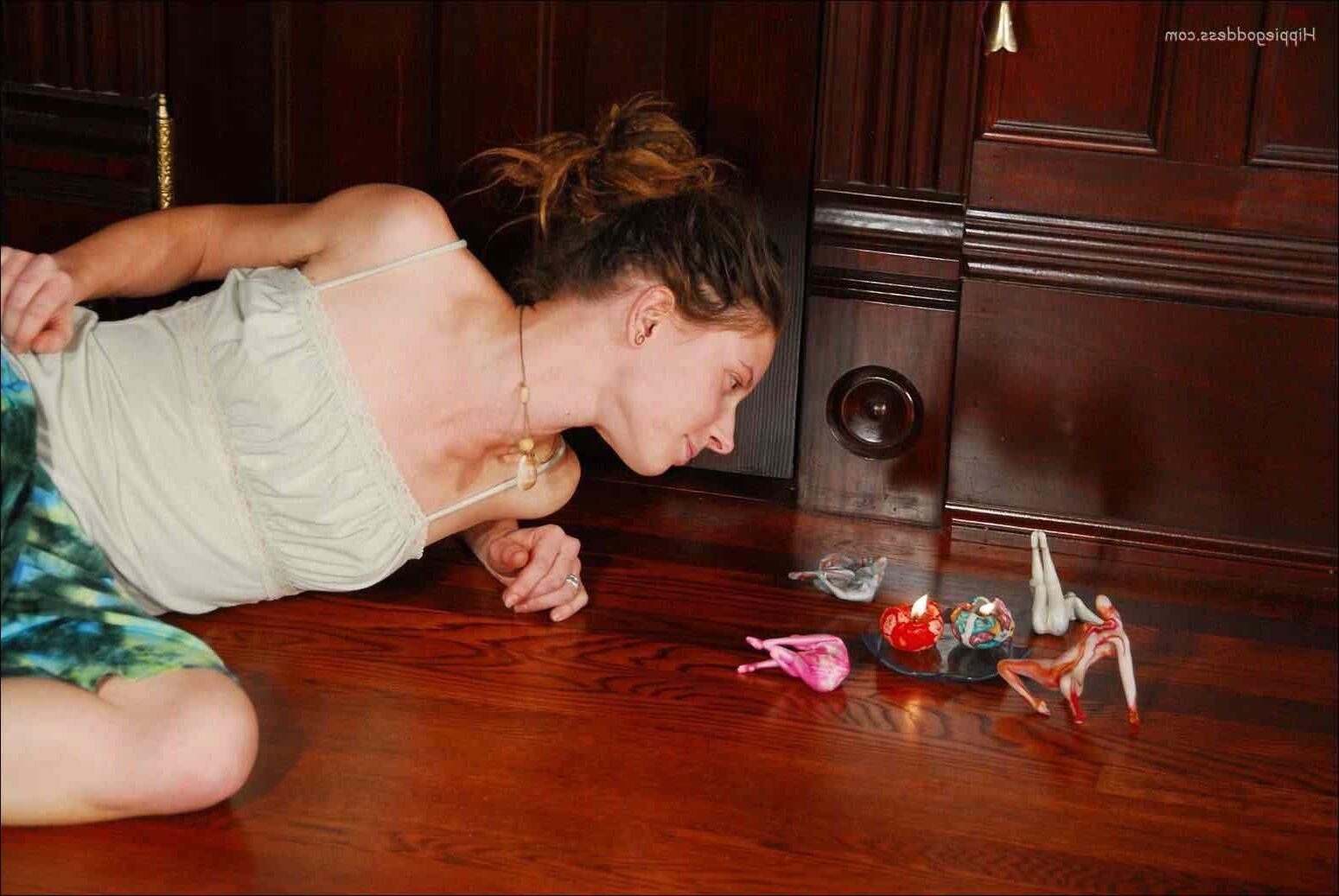 HippieGoddess SERQUET Toys on the floor